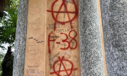 Ancora scritte anarchiche a Erba, Zoffili (Lega): "Galera per questi criminali"