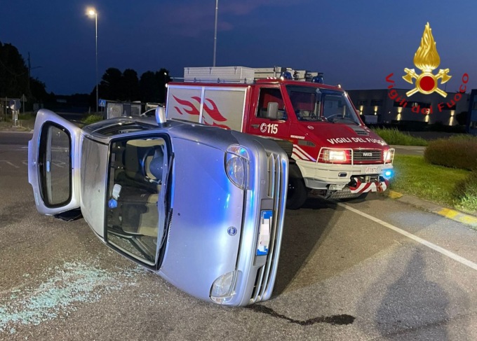 Cirimido: si ribaltano con l’auto e finiscono in ospedale