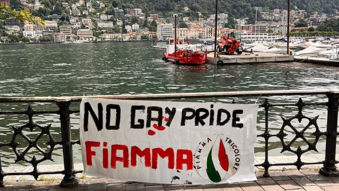 Striscioni fascisti contro il Pride a Como: “Non ci sorprende, sono bigotti”