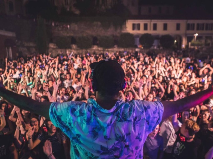 La Silent Disco torna in piazza Garibaldi a Cantù