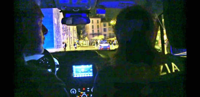 Insegue il rapinatore e lo fa arrestare