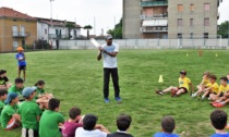 Cricket che passione: a Binago il don insegna il suo sport ai più giovani
