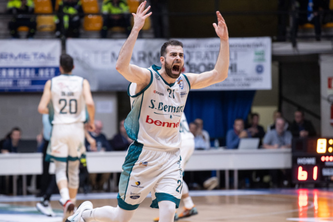 Pallacanestro Cantù: Bucarelli non va via, rinnovato il contratto