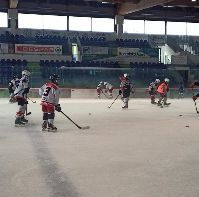 Hockey Como, i giovani lariani sudano e si allenano con il Summer Camp a Baselga di Pinè