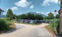 Al lido di Moiana si parcheggia abusivamente: la denuncia del Circolo Ambiente "Ilaria Alpi"