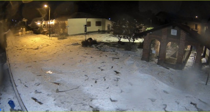 Notte di maltempo eccezionale nel Canturino: allagamenti, alberi pericolanti e danni da grandine