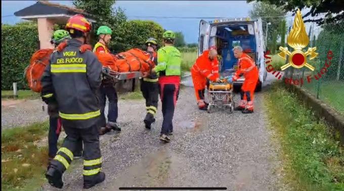Gironico: albero cade sopra tre escursionisti