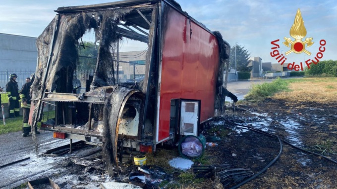 Food truck prende fuoco a Cirimido: intervengono i Vigili del fuoco