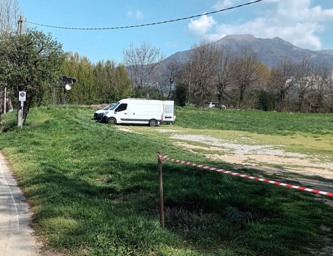 Merone, la denuncia del Circolo Alpi: “Prato inghiaiato abusivamente all’interno del Parco Valle Lambro”