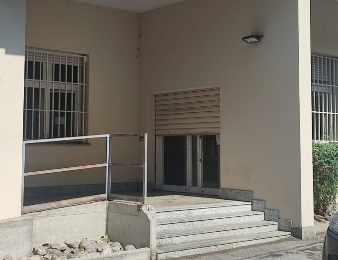 Casnate, il maltempo fa cedere il controsoffitto: ufficio postale allagato