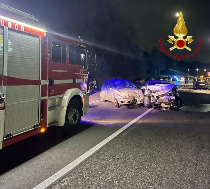 Incidente ad Alzate Brianza: cinque mezzi coinvolti SIRENE DI NOTTE