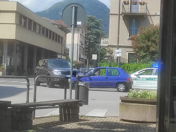 Incidente a Erba: scontro tra due auto