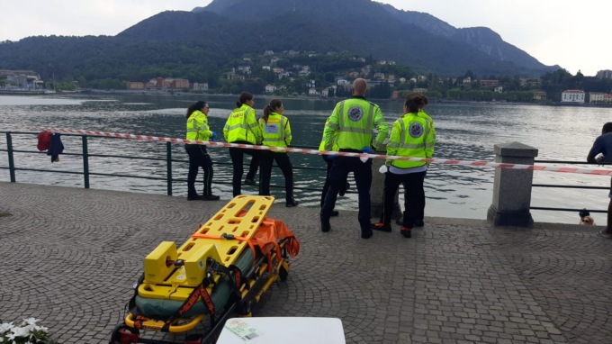Entra nel lago e non riemerge: 18enne annegato a Lecco