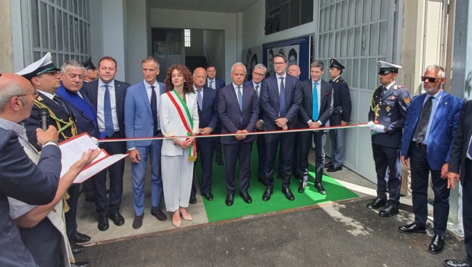 Cantù, il ministro Piantedosi inaugura l’immobile confiscato alla mafia: “E’ il simbolo dello sforzo dello Stato”