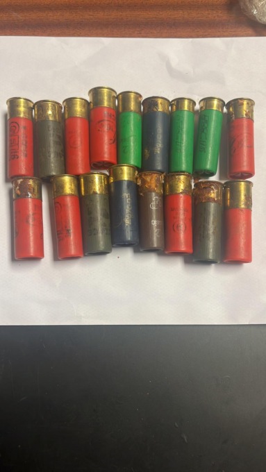 Munizioni da caccia trovate in un bivacco degli spacciatori