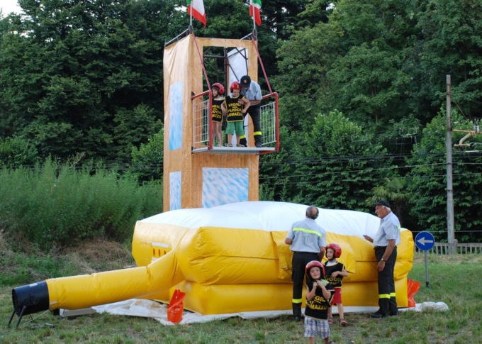 Fecchio, arrivano i pompieri: in piazza percorso ludico per i bambini