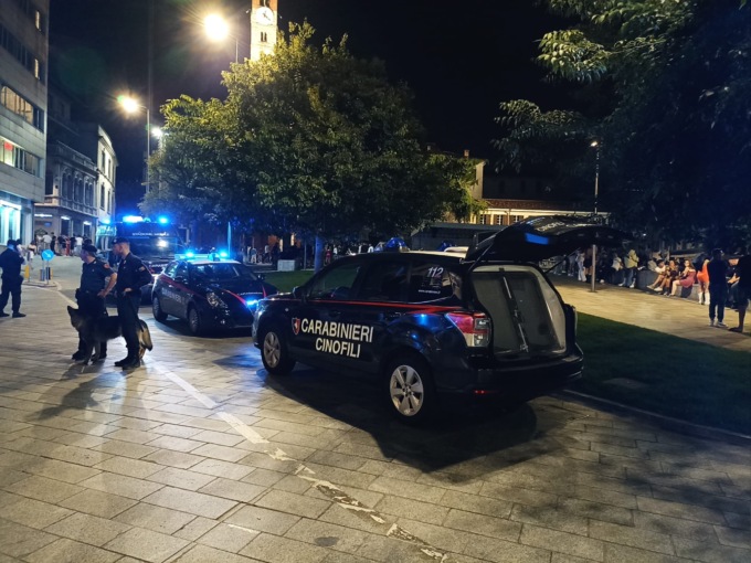 Maxi rissa in piazza a Cantù: il 18enne rimane in carcere
