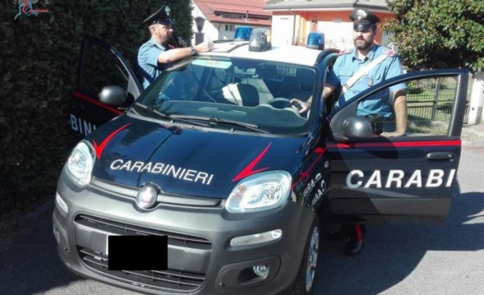 Otto perquisizioni domiciliari in cerca di droga: i Carabinieri trovano 50 grammi