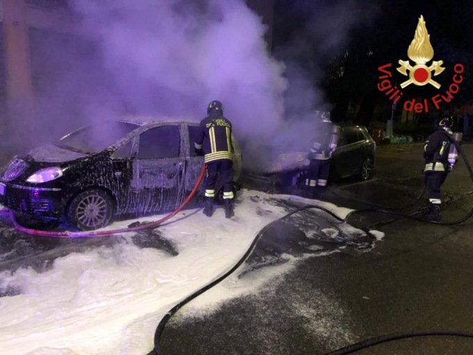 Mariano, in fiamme due auto: indagini in corso