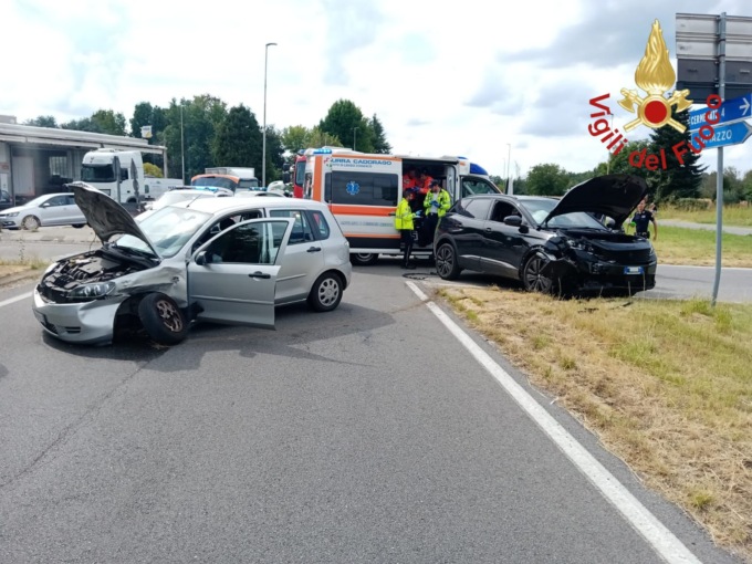 Scontro tra auto a Fenegrò: ferite tre persone