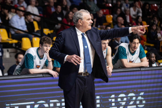 Pallacanestro Cantù: anche lo staff ora è al completo, confermati Sacchetti jr e D’Ancicco