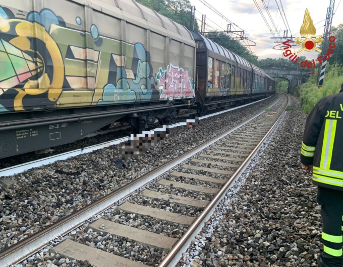Cucciago, donna travolta sui binari del treno