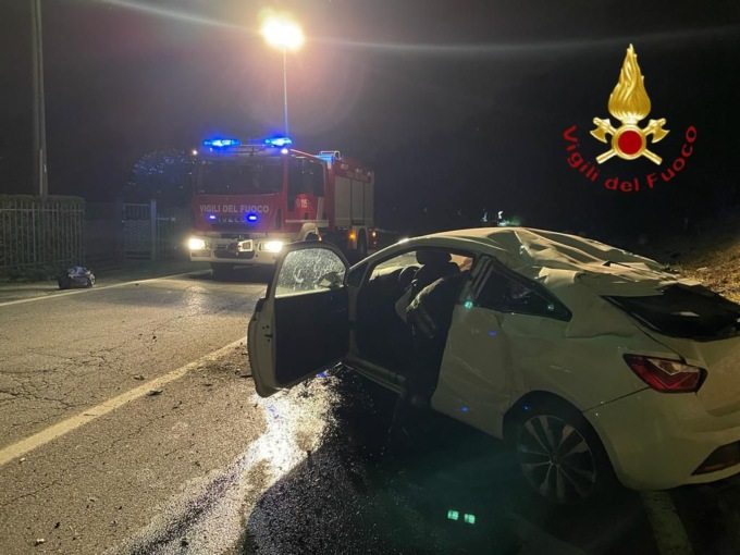 Auto fuori strada a Pusiano: soccorso un uomo