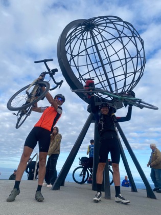 Christian e Ivan in cima al mondo, i ciclisti conquistano Capo Nord