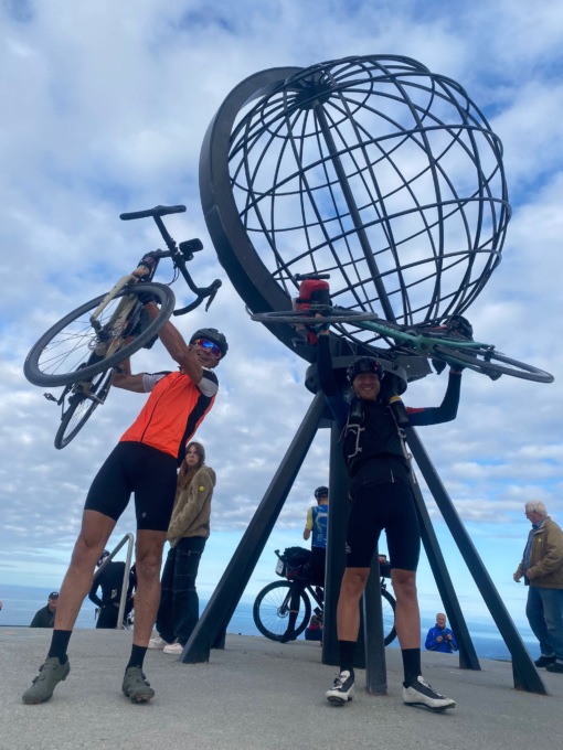 Christian e Ivan in cima al mondo, i ciclisti conquistano Capo Nord