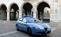 Ruba la bici al rider, lui lo insegue e viene malmenato: arrestato 35enne italiano