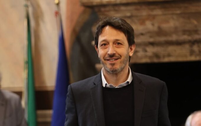 La Casa della Poesia presenta “L’uomo che guardava la montagna” di Massimo Calvi