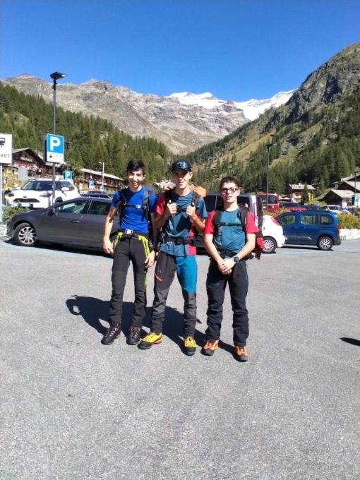 Tre 17enne erbesi raggiungono il rifugio più alto d’Europa a 4.500 metri