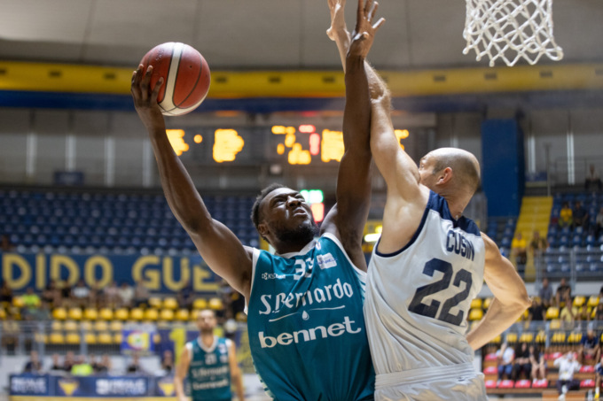 Pallacanestro Cantù sconfitta a Torino: ora la Supercoppa si complica