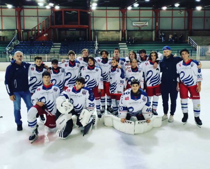 Hockey Como: prima vittoria stagionale per gli U16 biancoblù che a rigori domano Zoldo 4-3