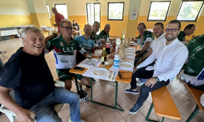 Mille chilometri in bici per valorizzare il made in Italy e sostenere la «Lilt»: 130 ciclisti in Pineta con Roberto Briccola