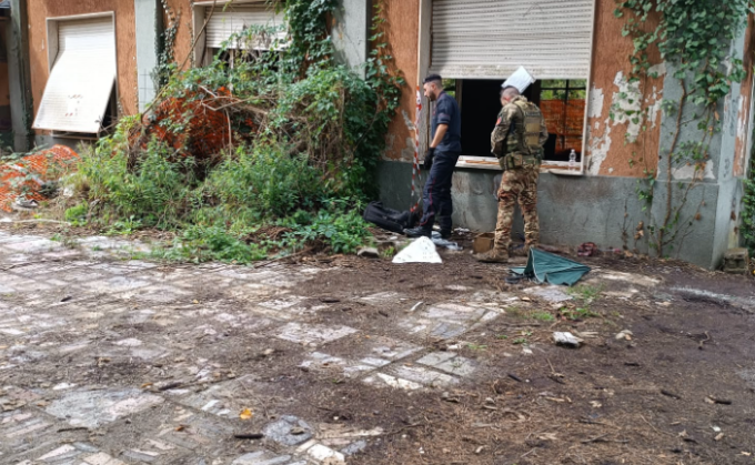 Spacciatore arrestato nei boschi di Socco: trovato con dosi di eroina, cocaina e hashish