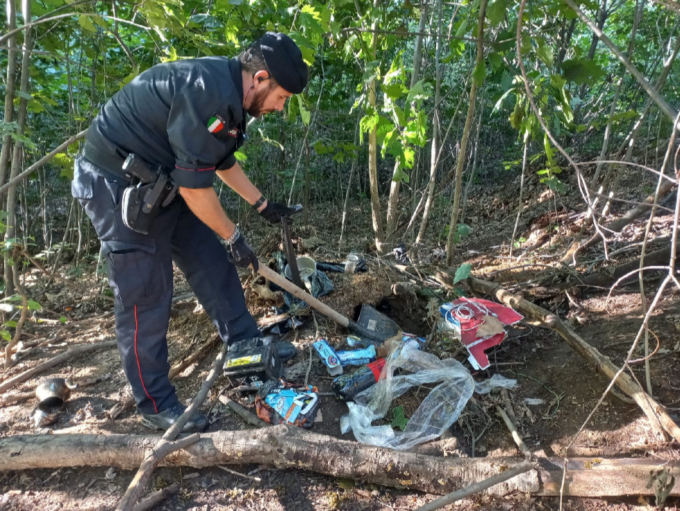 Bivacco della droga smantellato dai Carabinieri ad Appiano Gentile