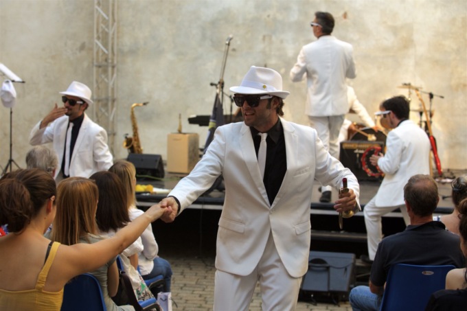 Annoni e gli Jaga Pirates portano il teatro in luoghi di cura e inclusione