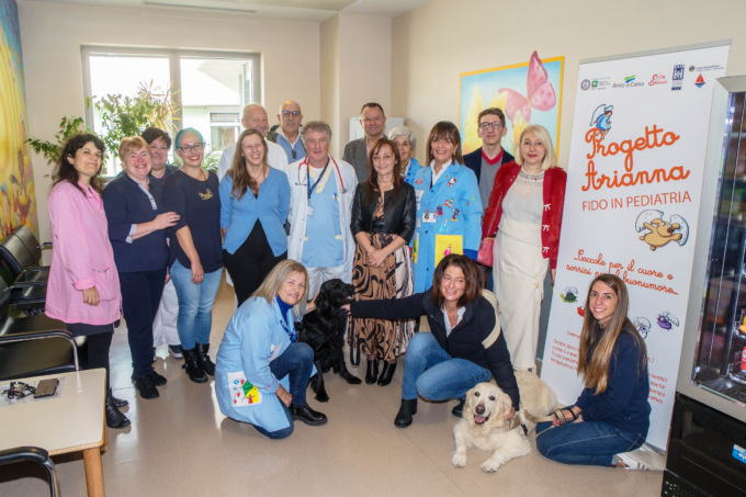 Riparte il “Progetto Arianna Fido in Pediatria” al Sant’Anna: gli amici animali rientrano in Pediatria