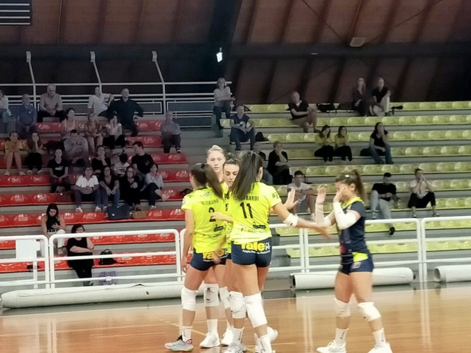 Albese Volley: la Tecnoteam scalda i motori per l’esordio e regola anche il Lugano