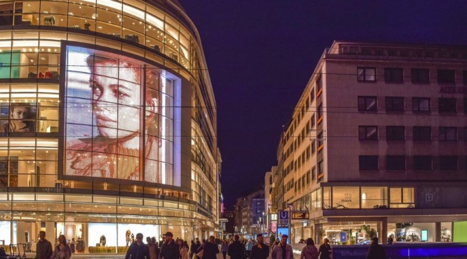 Bandiere pubblicitarie da esterno: il segreto per un marketing visivo di successo