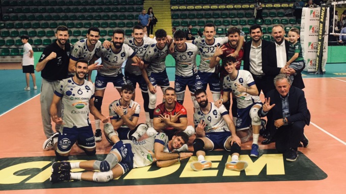 Pool Libertas Cantù straripante: rifilati 3 set a Castellana Grotte in trasferta