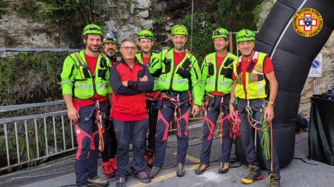 Il Soccorso alpino si esercita di fronte a 150 giovani