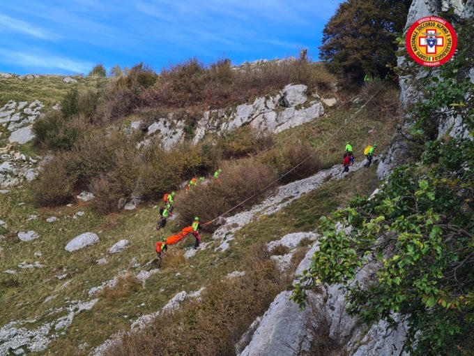 Salvato un ferito ai Corni di Canzo: proseguono le esercitazioni dei tecnici del Corpo Nazionale Soccorso Alpino