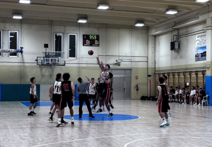 Basket Divisione regionale 2: bel colpo Comense che ha sbancato Giussano per 66-74 