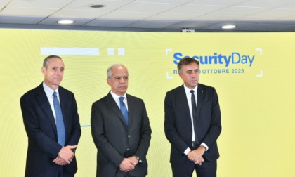 Securuty Day di Poste Italiane: c'è Piantedosi, premiato il direttore dell'ufficio di Arcellasco