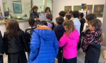 I bimbi della primaria in visita all'ufficio di "Poste Italiane"