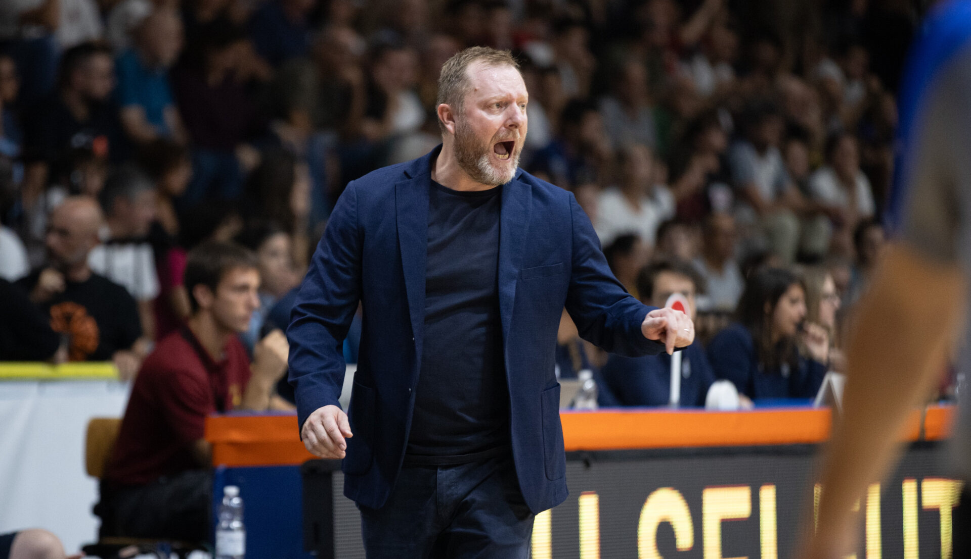 prima partita a Cremona Acqua San Bernardo Cantù coach Cagnardi