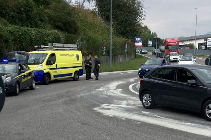 Perdita di gasolio a Casnate: disagi al traffico