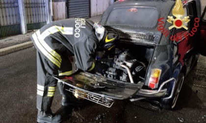 Auto prende fuoco in via Grossi: paura per il conducente